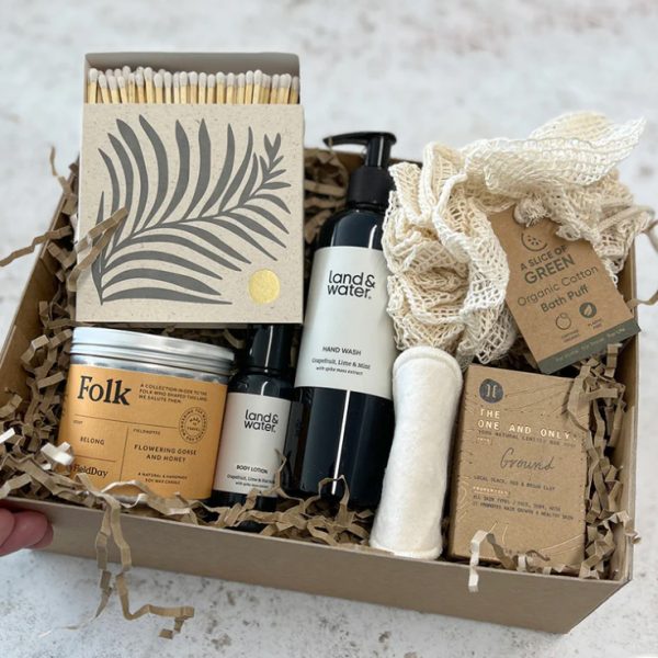 £100 Voucher + Hamper